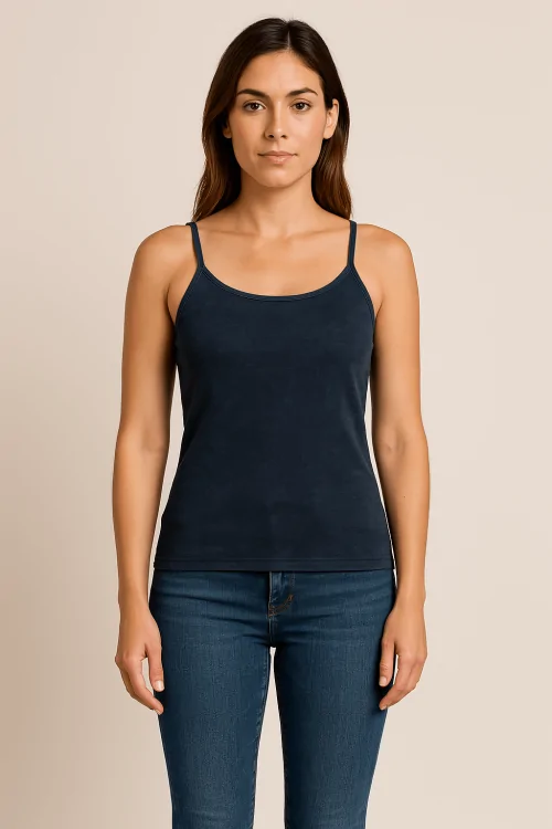 Effet délavé et micro cristaux pour un top doux et moulant