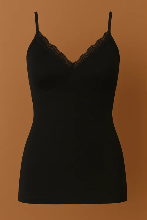 Camiseta de lana sin costuras: no deja marcas y realza el pecho.