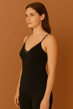 Camiseta de lana sin costuras: no deja marcas y realza el pecho.