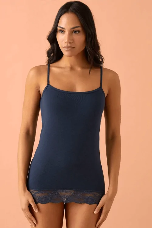 Camiseta larga de tirantes para mujer en algodón modal con tirantes finos y encaje en la parte inferior.