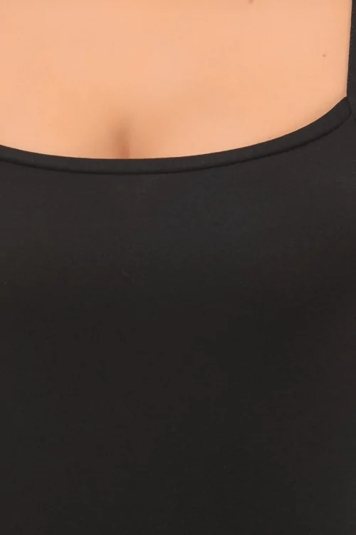 Camiseta larga de tirantes para mujer en algodón modal con tirantes finos y encaje en la parte inferior.