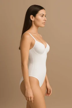 Formgebender Body mit Bügeln aus atmungsaktivem Material – C-Cup