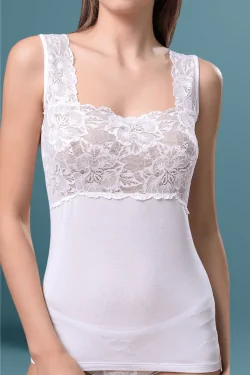 Cotton camisole with lace – comfortable, non-marking and refined