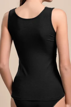 Camisola de algodón con encaje: cómoda, no deja marcas y refinada.