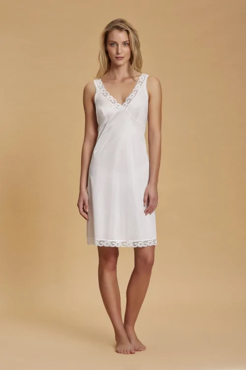 Nuisette longue classique – avec dentelle et forme poitrine
