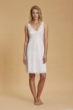 Classic long slip – with lace and breast shape