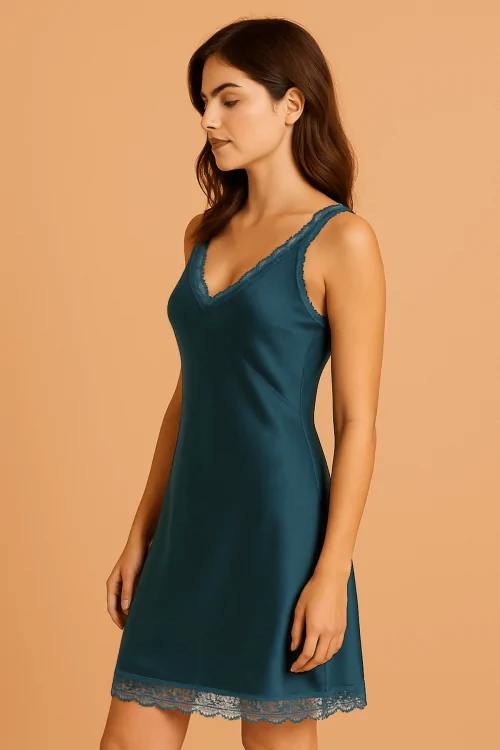 Nuisette longue classique – avec dentelle et forme poitrine