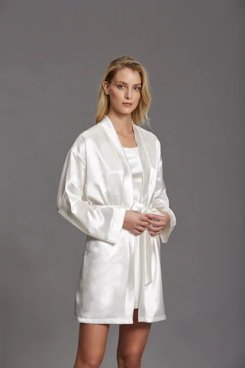 Satin-Hochzeitskimono – elegant, raffiniert und schalartig