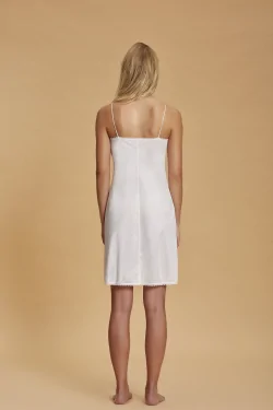 Sottoveste raso ricamata – elegante e confortevole