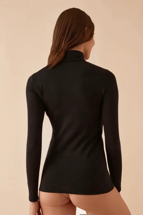 Maglia Dolcevita donna – calda e aderente in cotone