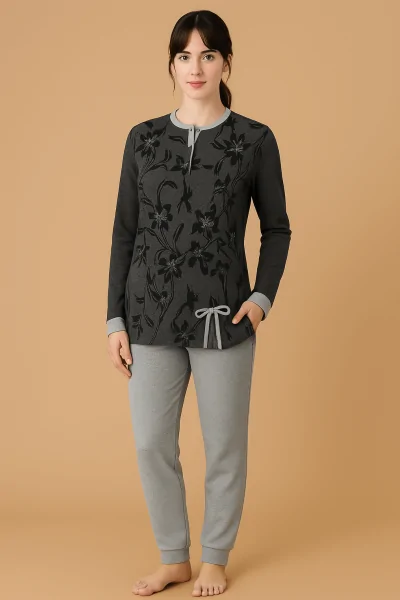 Pijama de punto Milano para mujer: cálido y cómodo con estampado floral.