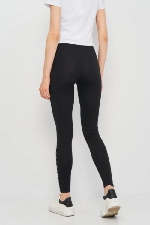 Elegant black leggings – Non-marking, bright detail