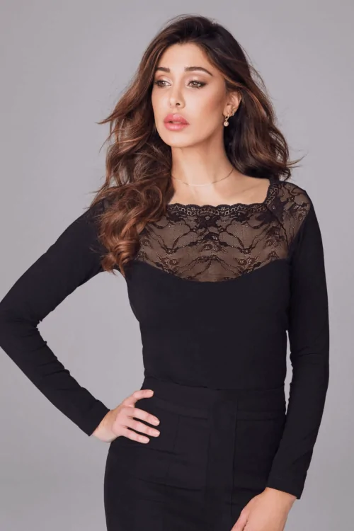 Top en dentelle noire – Élégant, confortable et polyvalent