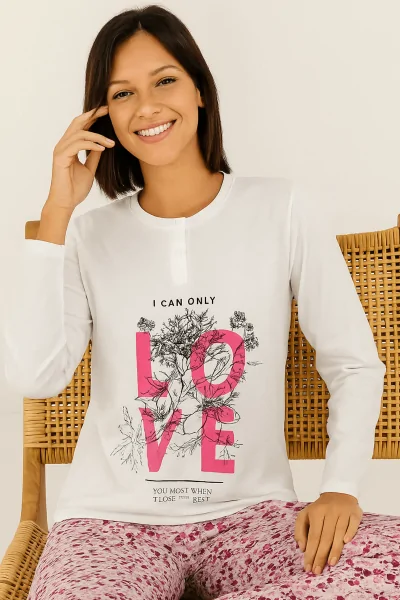 Pijama de algodón para mujer con estampado LOVE – ligero y cómodo.