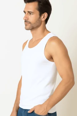 Camiseta sin mangas de bambú transpirable e invisible para hombre.