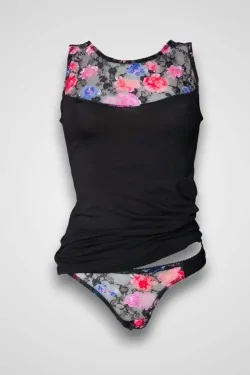 Elegante conjunto de mujer en algodón y tul floral.