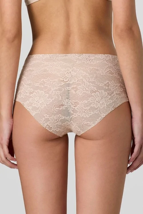 Braguitas midi de encaje invisible que no se ven debajo de la ropa