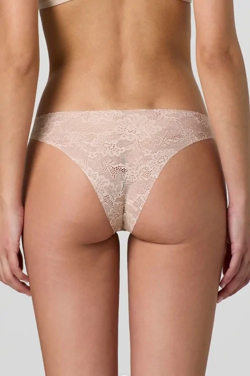 Culottes brésiliennes invisibles en dentelle qui ne se voient pas sous les vêtements