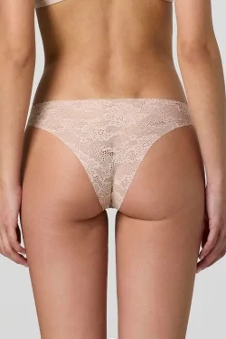 Culottes brésiliennes invisibles en dentelle qui ne se voient pas sous les vêtements