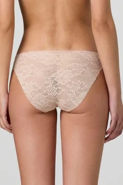 Culottes invisibles en dentelle qui ne marquent pas sous les vêtements