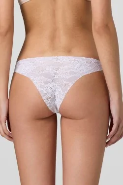 Culottes brésiliennes invisibles en dentelle qui ne se voient pas sous les vêtements