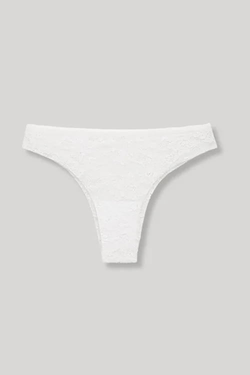 Culottes brésiliennes invisibles en dentelle qui ne se voient pas sous les vêtements
