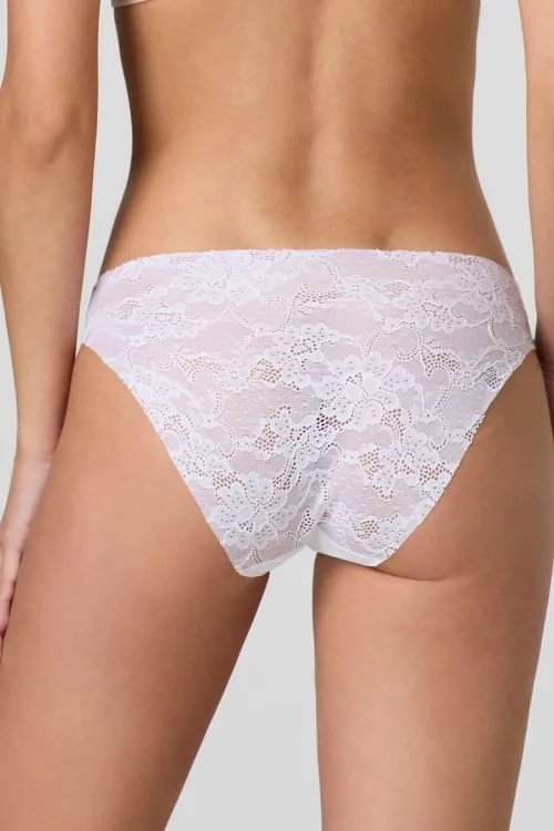Culottes invisibles en dentelle qui ne marquent pas sous les vêtements