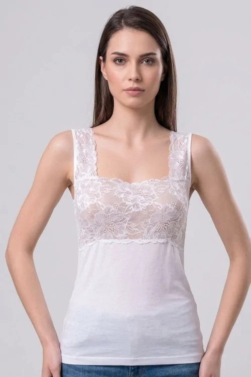 Camisola de algodón con encaje: cómoda, no deja marcas y refinada.