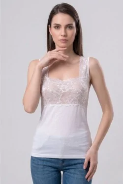 Camisola de algodón con encaje: cómoda, no deja marcas y refinada.