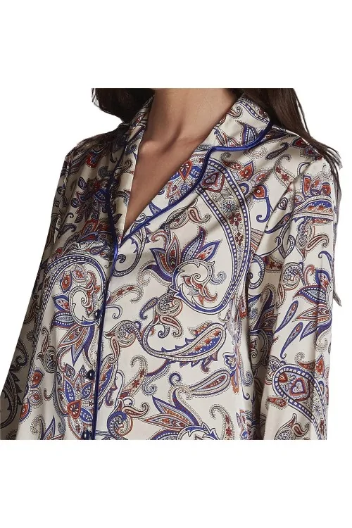 Pijama efecto seda con diseño paisley
